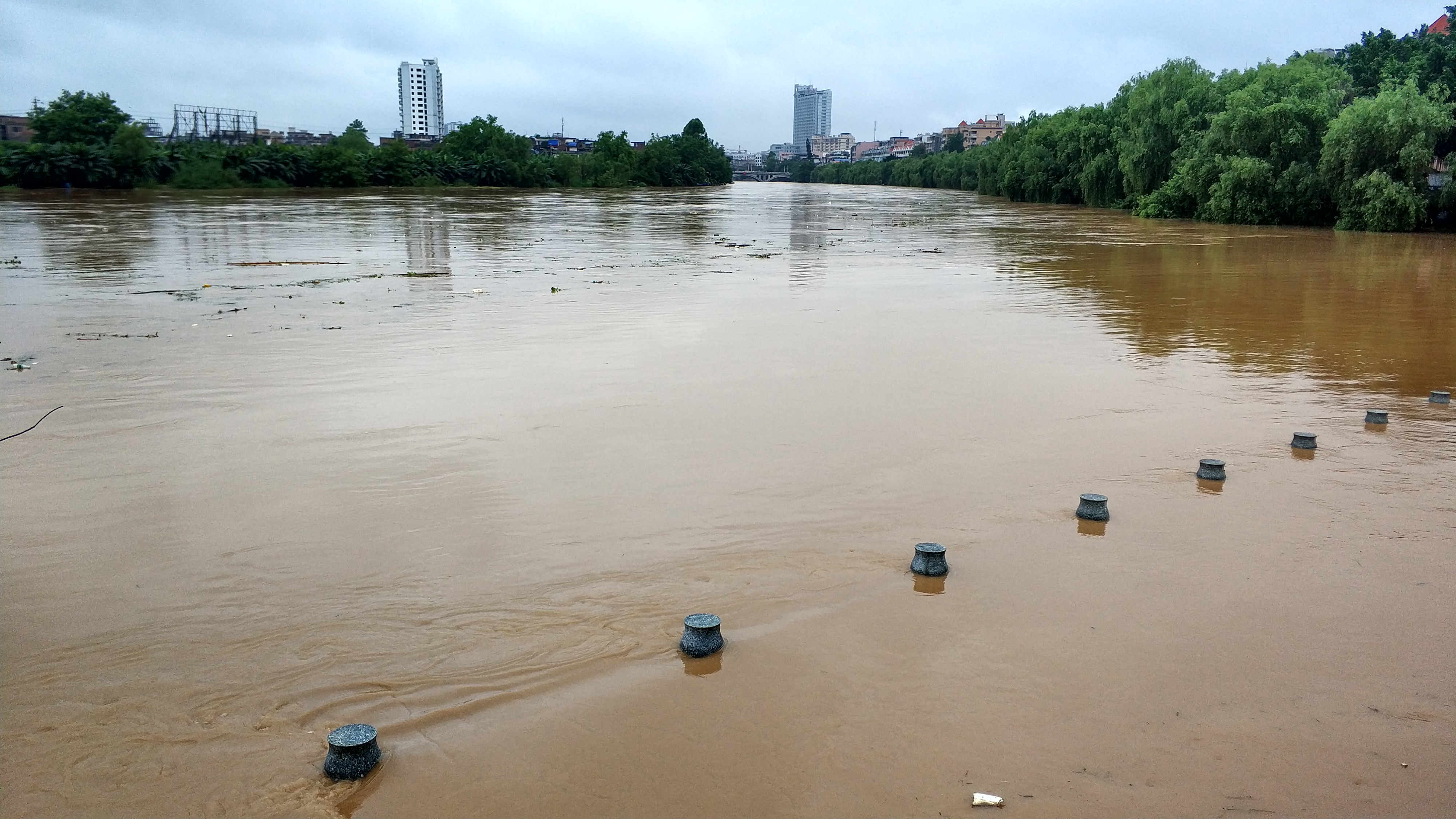广西贺州遭遇大暴雨袭击(1)