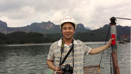 凤凰:张吉怀高铁鏖战隧道突泥