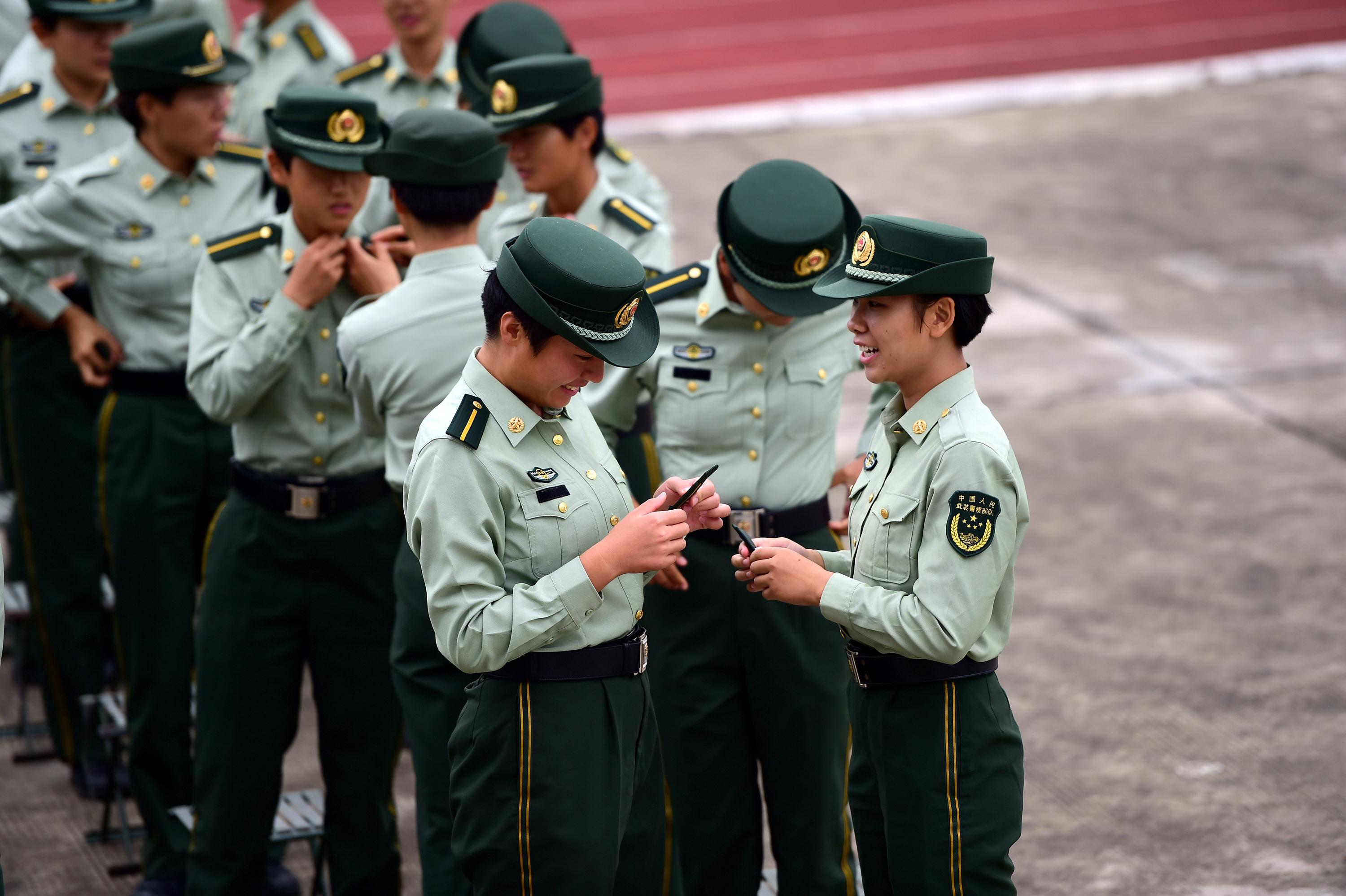 女兵进入部队前后照片对比?这真的是同一个人吗?