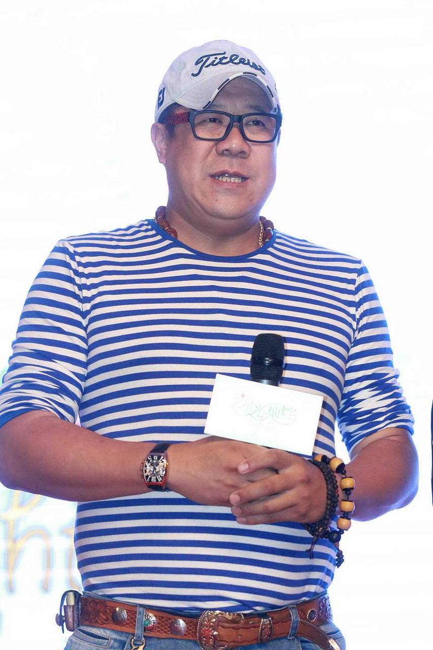 秦卫东的父亲,年轻时候很了不起,打过仗,杀过土匪,但常年在外奔波