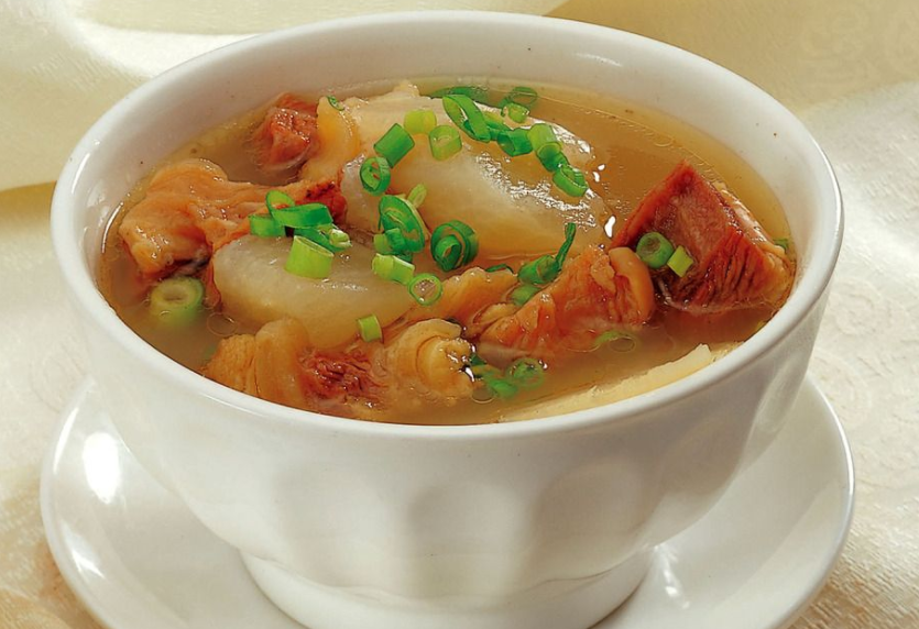 这道"萝卜牛腩汤"在家也可以做,非常的好喝!