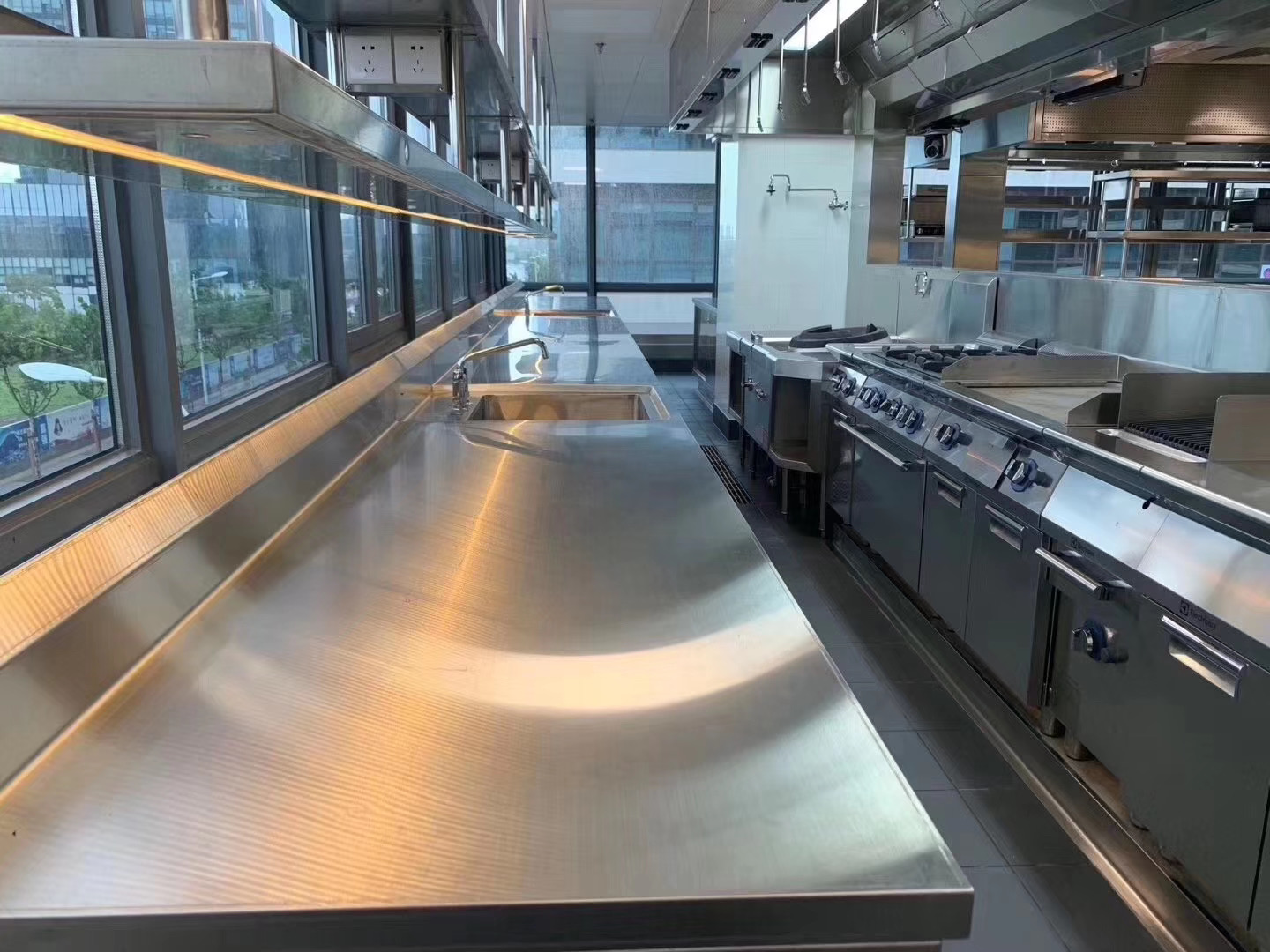 西餐厅厨房设备清单