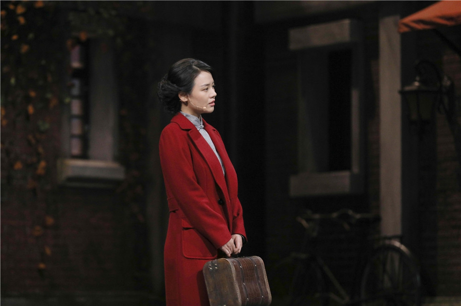 组图:马思纯秦昊搭档演绎《半生缘》二人深情对望超投入