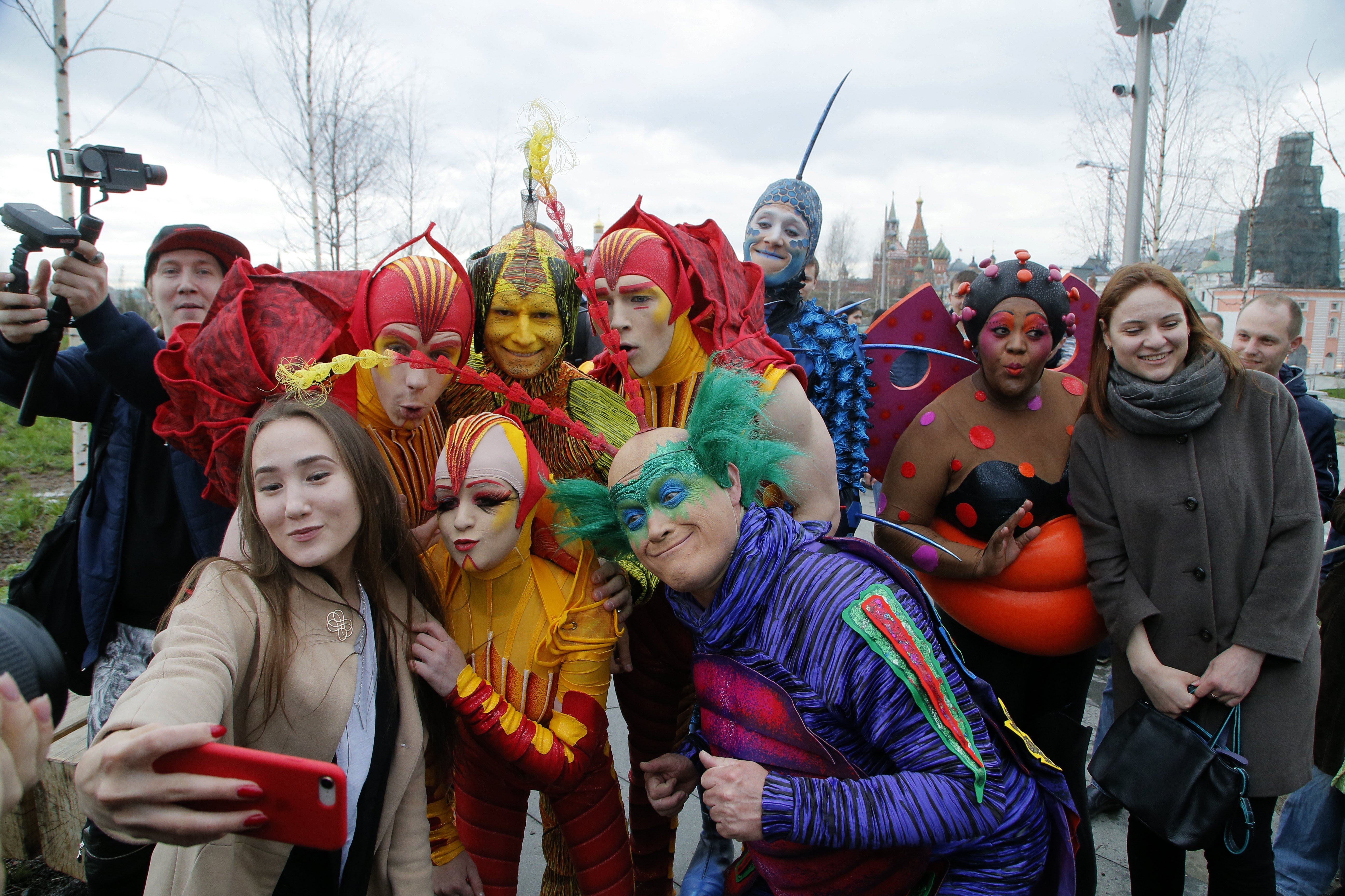 太阳马戏团即将在俄罗斯上演剧目《ovo》(1)