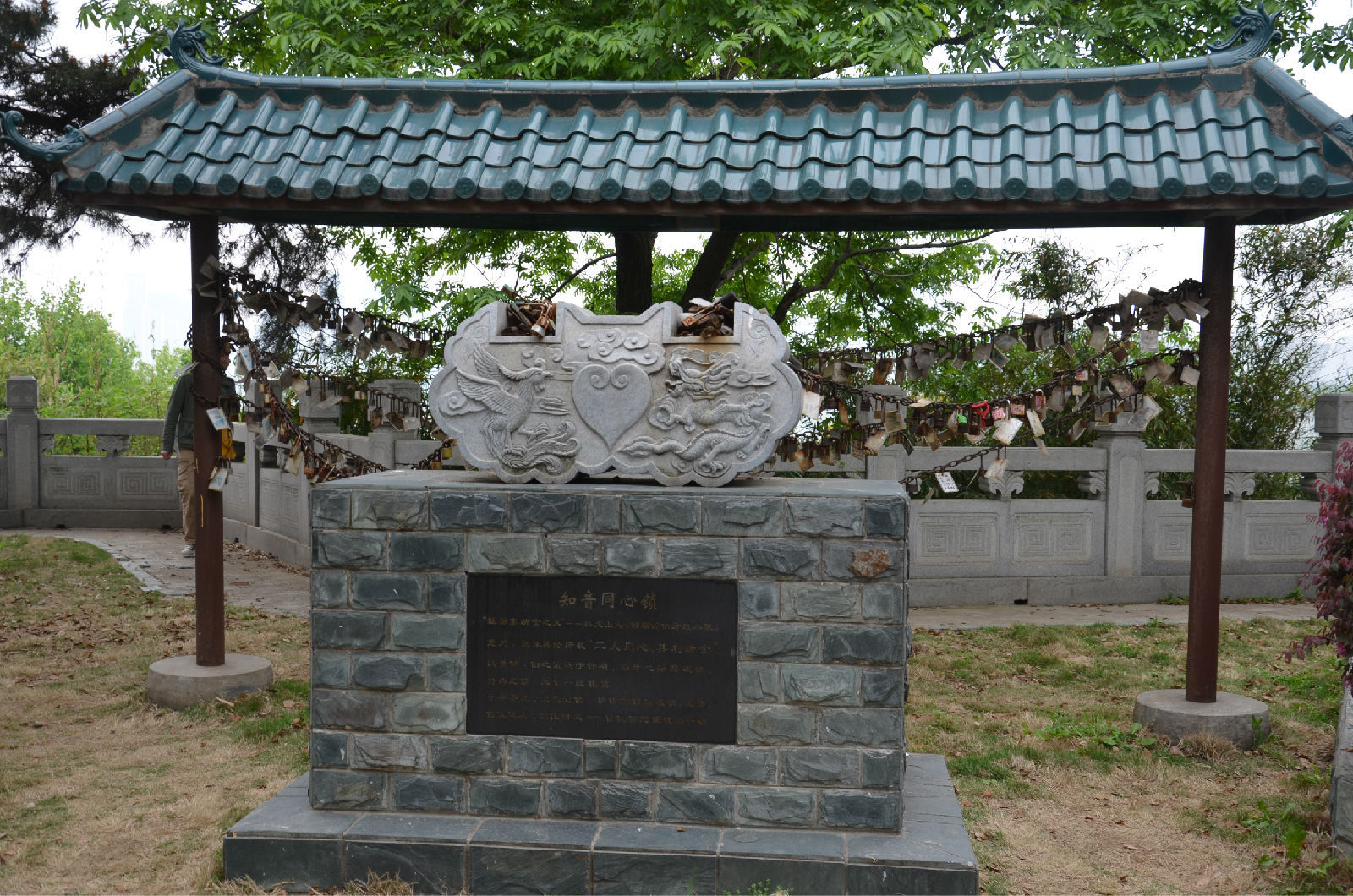除了重庆市皇冠大扶梯,武汉古琴台,票价便宜的旅游