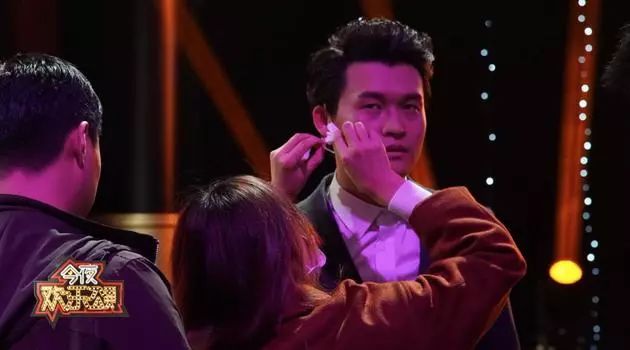 《今夜欢乐颂》小沈龙自曝童年糗事 现场观众哭笑不得