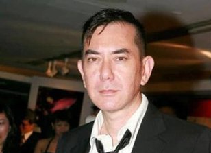 本以为年轻时刘德华够帅了,看完他和黄秋生的合照,网友:对不起
