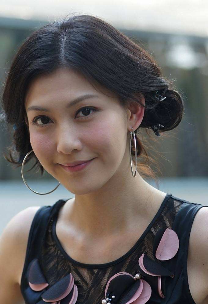 被誉为香港玉女掌门人的李彩桦