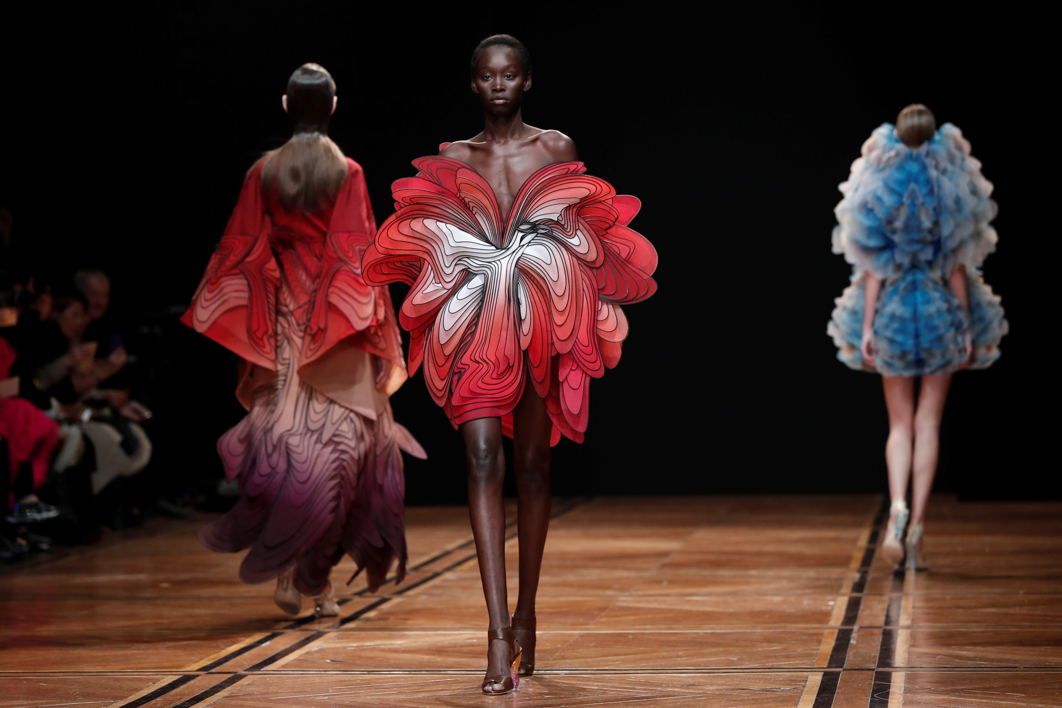 设计师iris van herpen巴黎时装秀