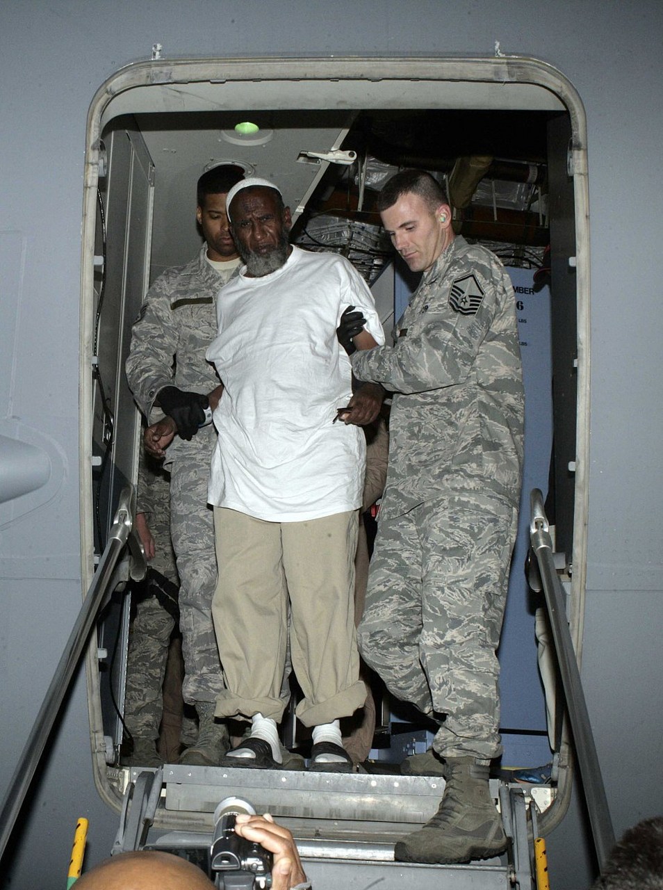 联合国专家敦促美国为其在关塔那摩监狱的虐囚行为道歉,并关闭这一臭