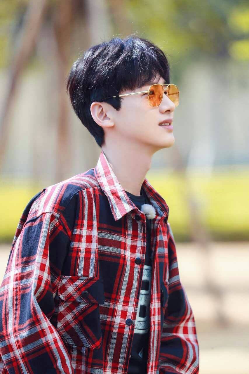 "泪痣男神"白敬亭,没什么可以影响你的帅.