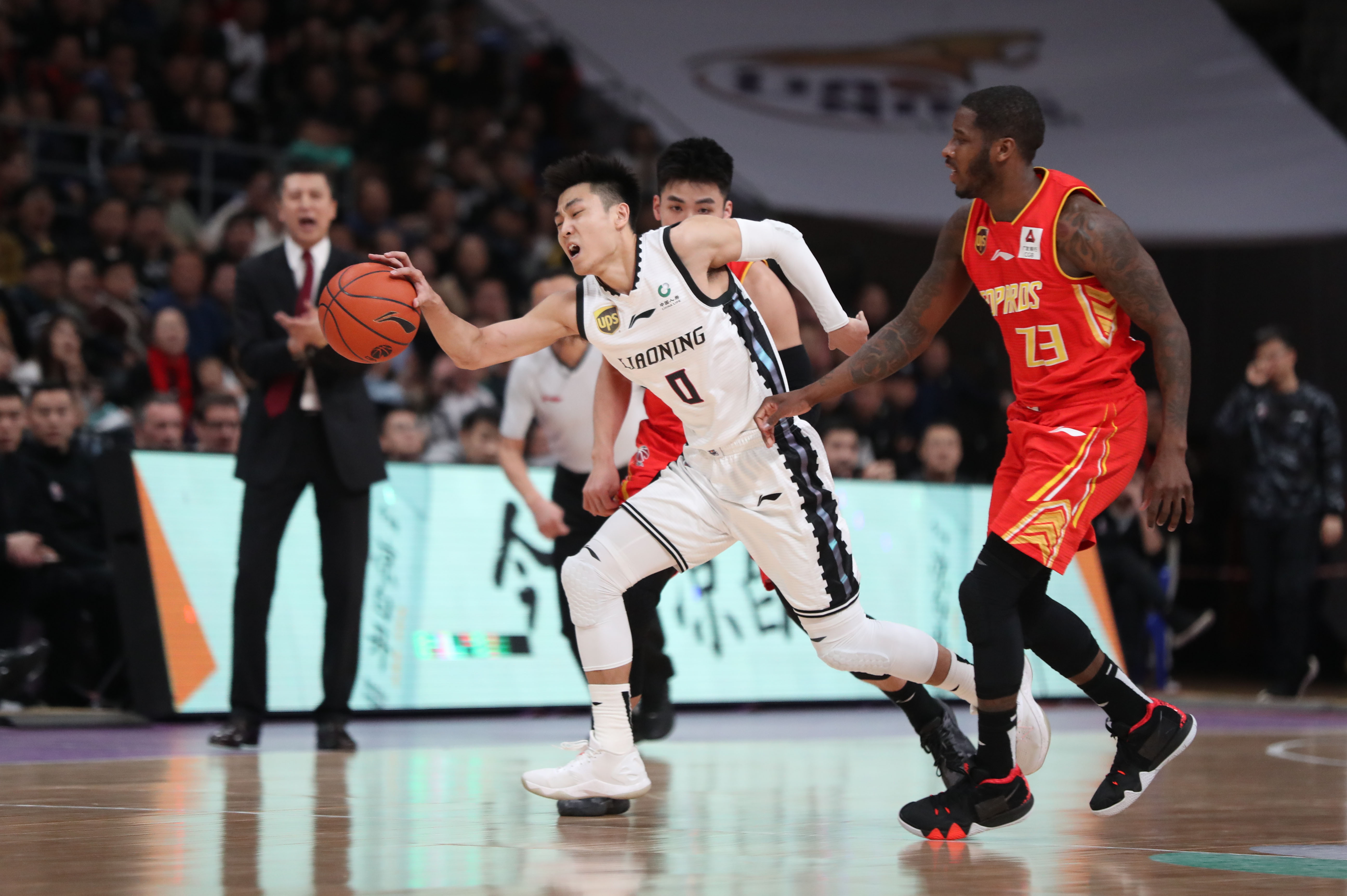 篮球——cba:辽宁本钢迎战深圳马可波罗