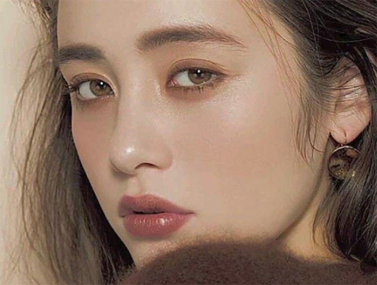 厌世脸走红网络,受到粉丝热捧!如何画出高级厌世妆?