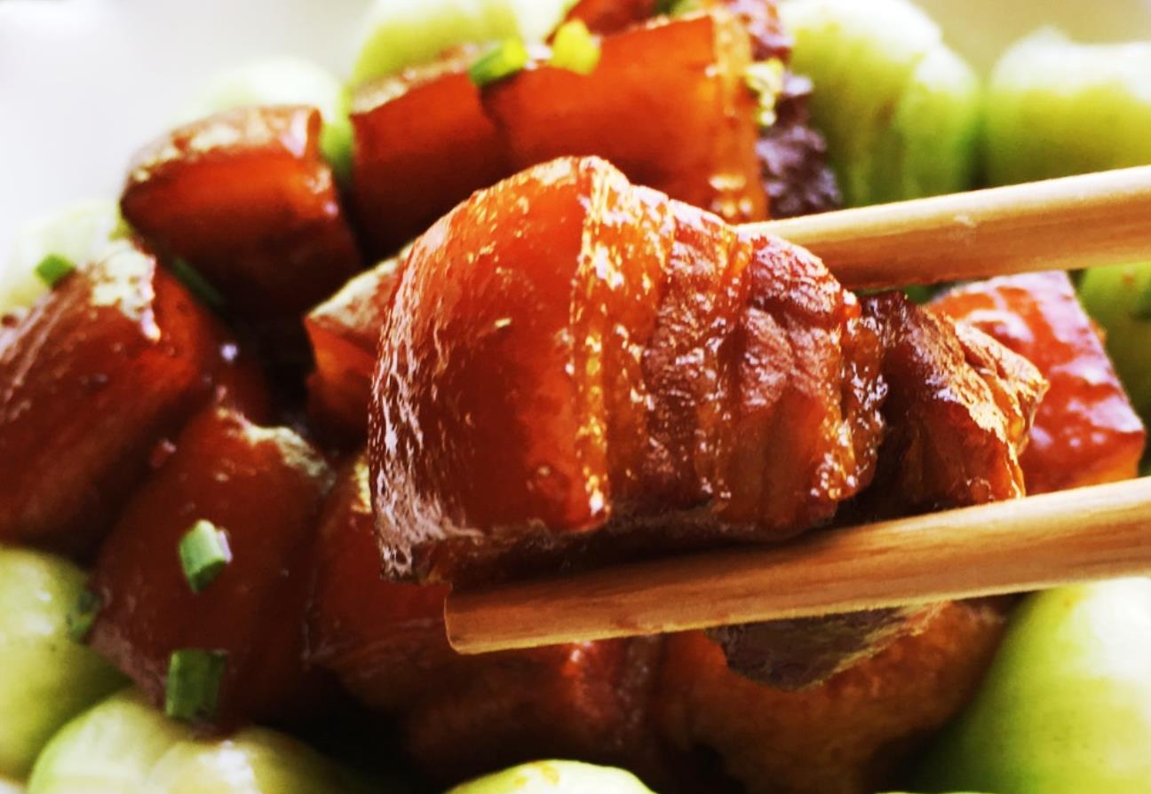 教你做过年硬菜红烧肉,不用一粒盐,加上这料汁,色泽红亮口感好