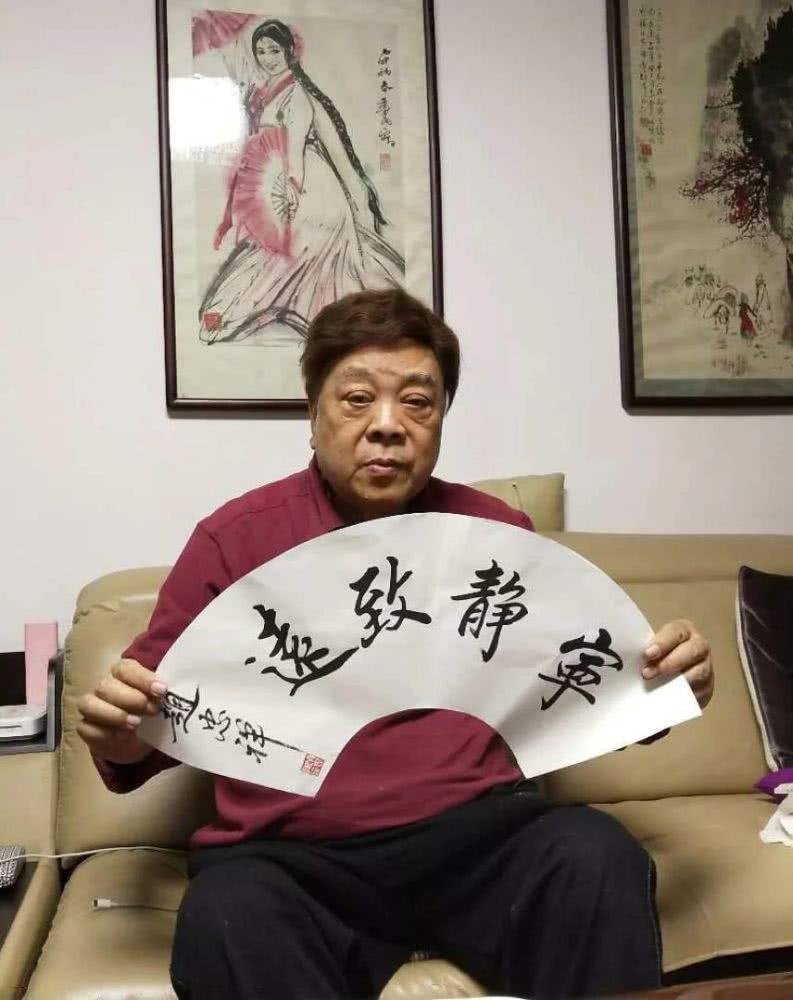 赵忠祥书法:看一遍是玩,看两遍是好奇,坚持看三遍不容易