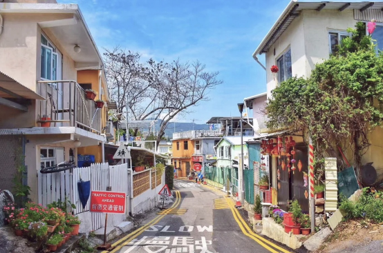 来香港旅行必去的石澳村,碧蓝的海一定会让大家爱上这里
