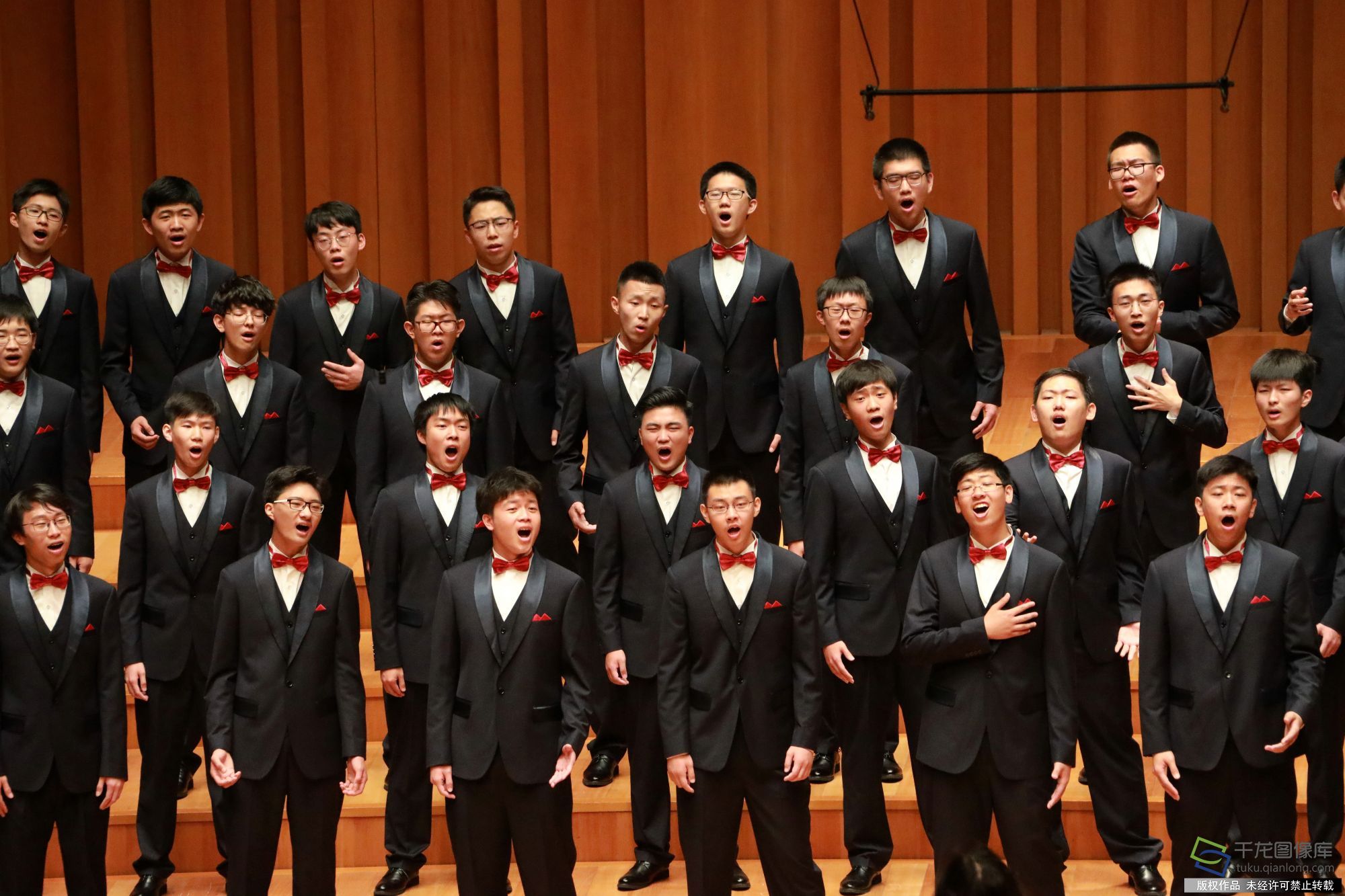"非特长生"男声合唱团唱响一六六中学好声音