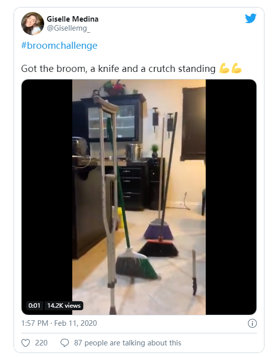 推荐衣架套在头上，脑袋会不自主地转动？办公室里惊呆一片：是真的？