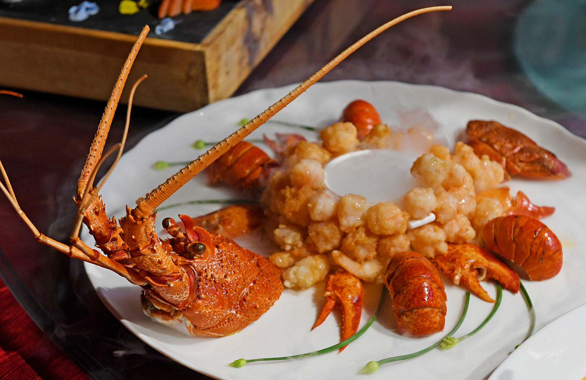 我在重庆# 蟹黄小龙虾    重庆蟹黄小龙虾是以鲜嫩的小龙虾为主要