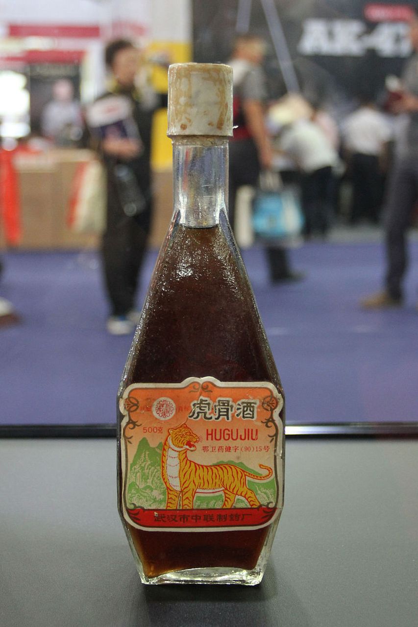 辛集红果露酒,该酒配制技艺起源于1820年,是以枸杞