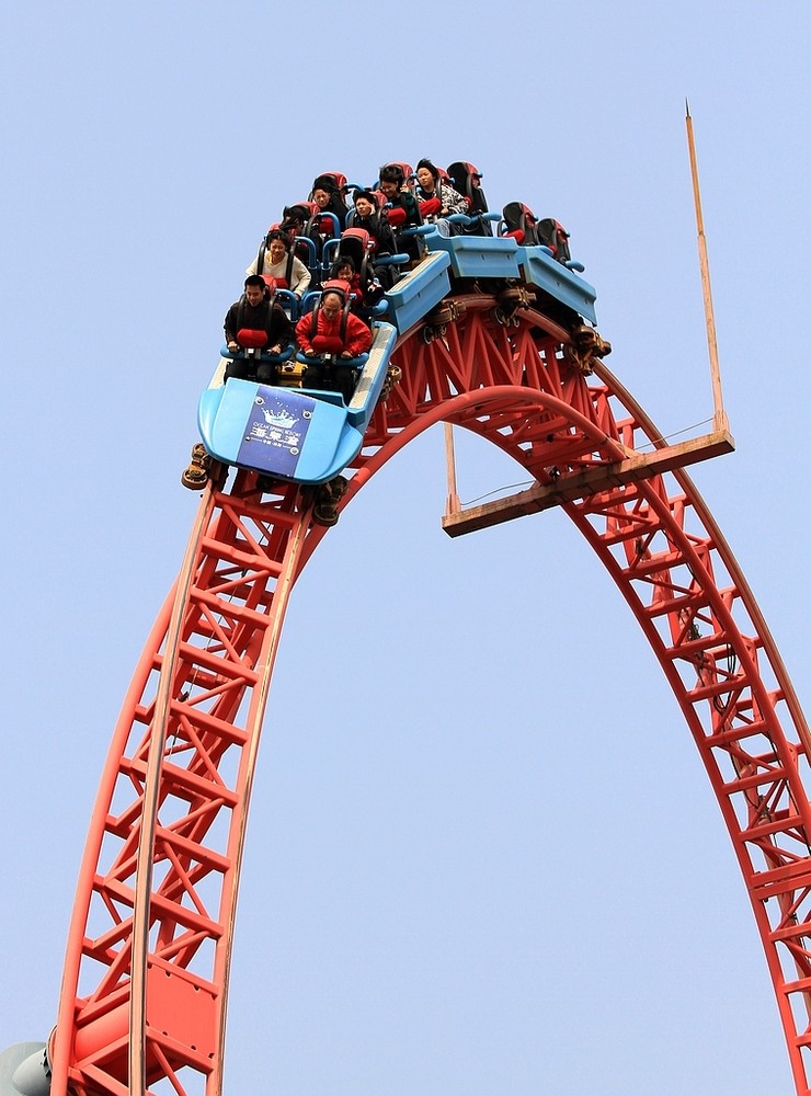 她曾是共和国最年轻的国务院副总理,37岁任职,两年后自愿请辞