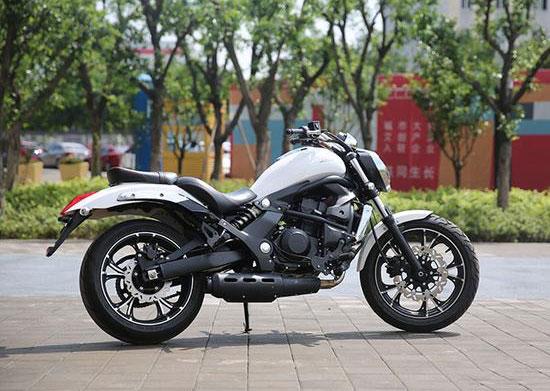 国产的超大排量巡航车吉铭雷神500,让你体验国产摩托的魅力!