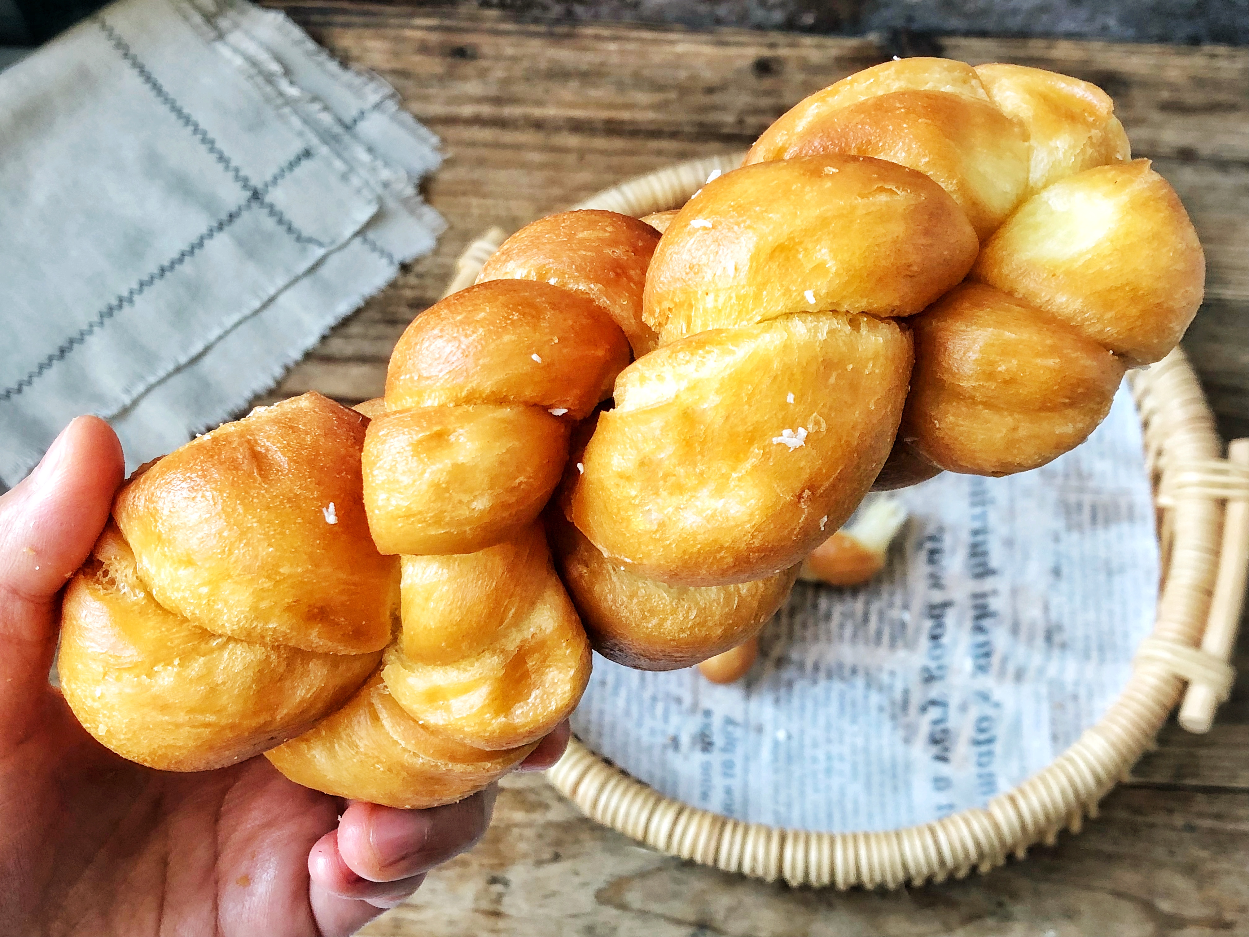 不加一滴水的大麻花,奶香十足,比馒头松软好吃百倍,做法特简单