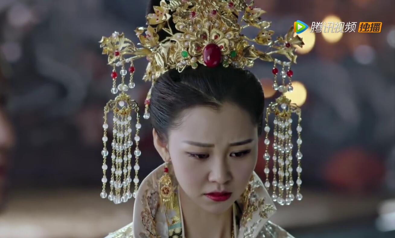 扶摇中戴流苏凤冠的7大美女,唐芷蓉挂着水晶灯,高普若花枝乱颤