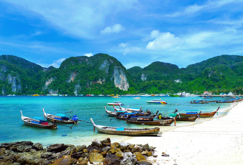 普吉岛不但是泰国最大的岛屿,也是东南亚典型的旅游度假胜地,它的面积