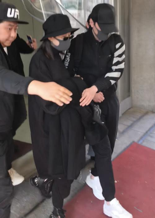 赵丽颖产后全身照流出,圆润了许多,却牵出"女人的直觉?