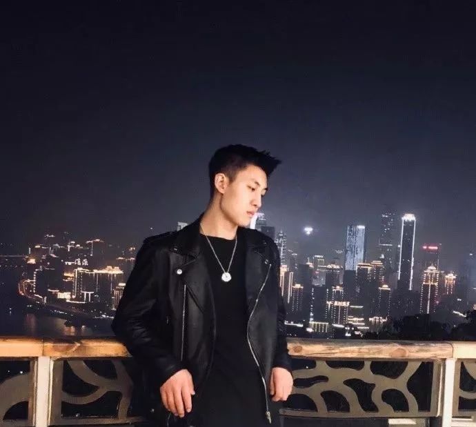 重庆摩羯座长腿帅哥,写真style丝毫不逊于当红男星!