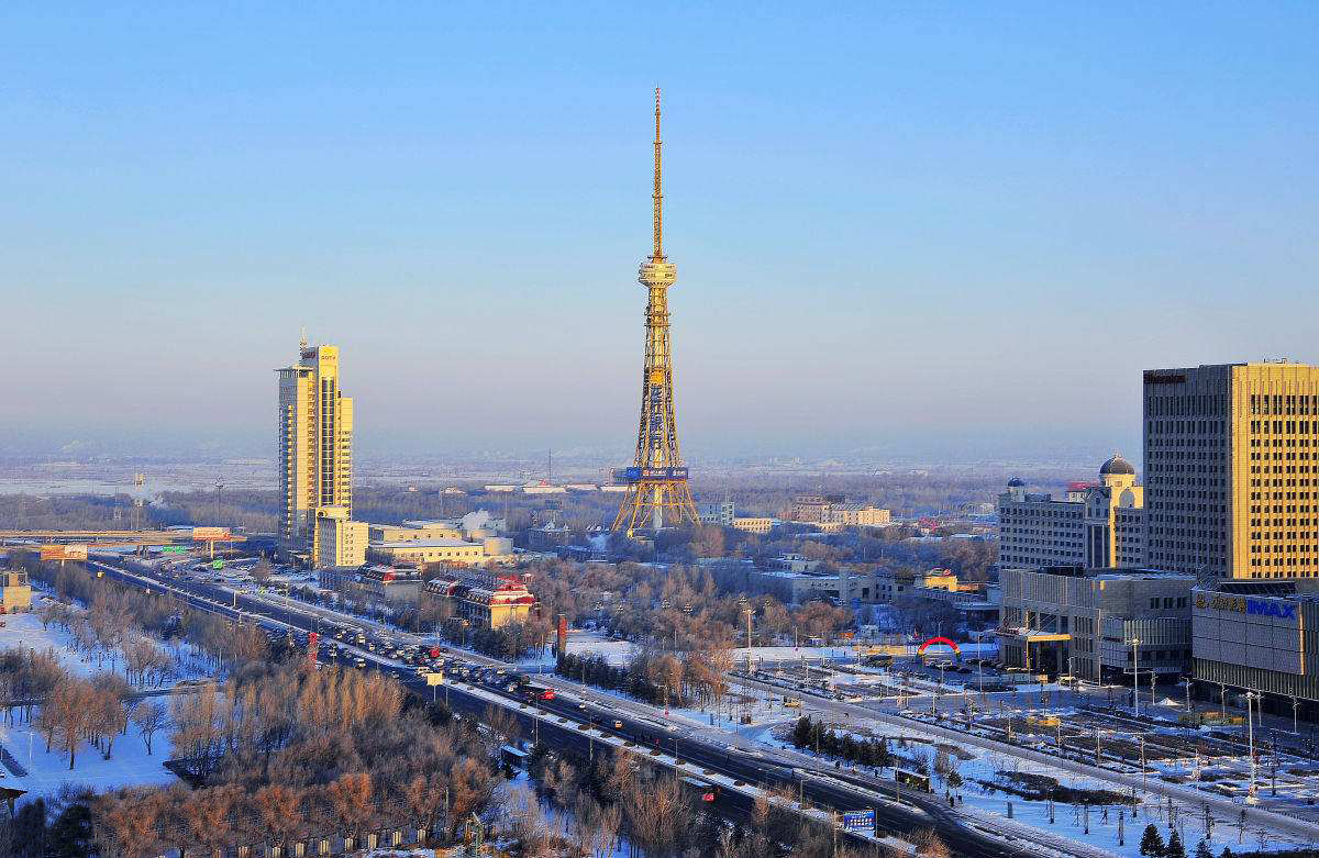 在近半个世纪的开发建设中,英雄的大庆人,一次创业,在一片荒原上开发