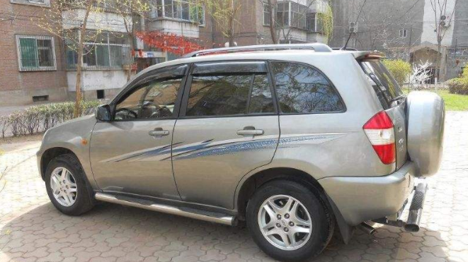 黑色本田srv:配置非常贴心,比较的人性化,不是那种120码就飘起来的