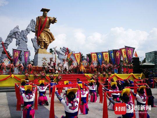 北川数万羌族儿女祭祀大禹诞辰4145周年