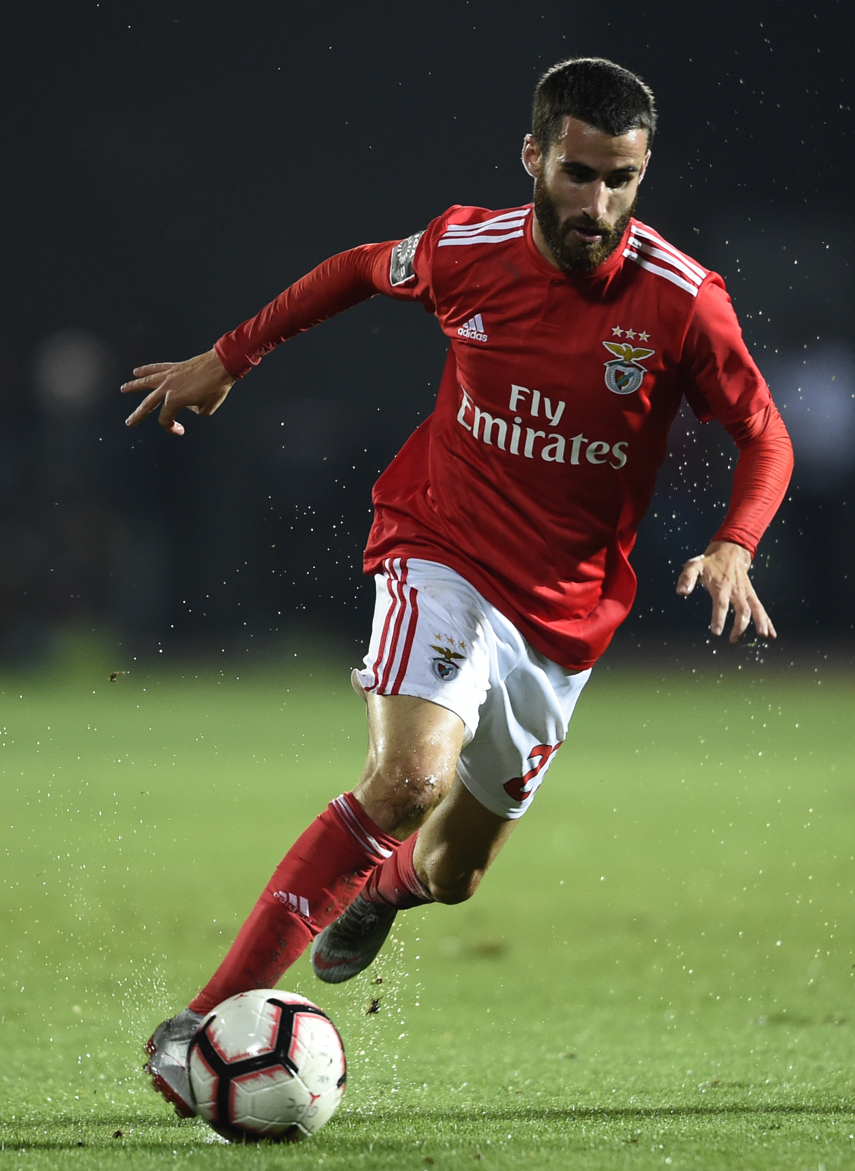 足球——葡超联赛:本菲卡平沙维什(1)