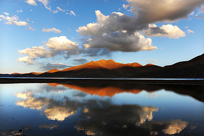 拉萨市西藏风光,西藏有很多的自然景点,风景都是非常优美的