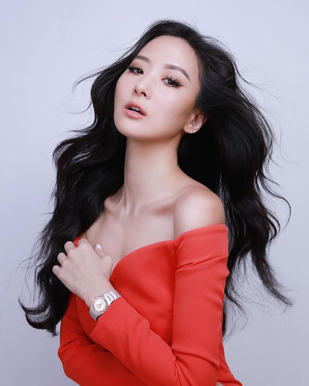 台湾第一名媛孙芸芸晒与老公合照庆生,相差7岁的夫妻同框像父女