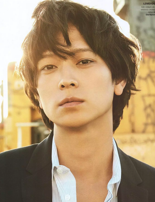 韩剧《狼的诱惑》带你认识拥有大长腿的韩国大叔姜栋元