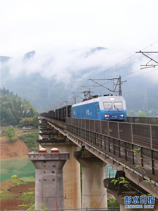 最新消息!渝怀二线铁路彭水隧道顺利贯通,预计年底全线通车