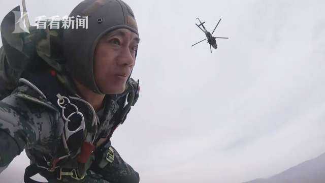 "陆军伞王"朱武龙:44岁完成"自杀式"伞降