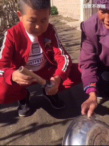 搞笑gif:妹子,我看你骨骼惊奇,是万中无一的奇才日后必成大器!