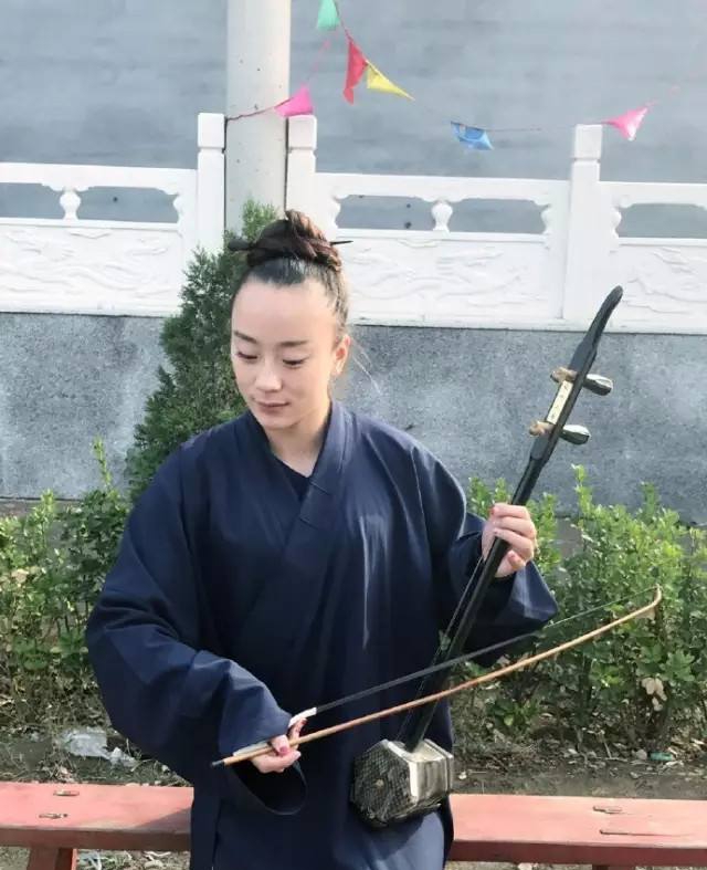 武当道姑的生活照,喜欢弹琴舞剑,个个花容月貌!