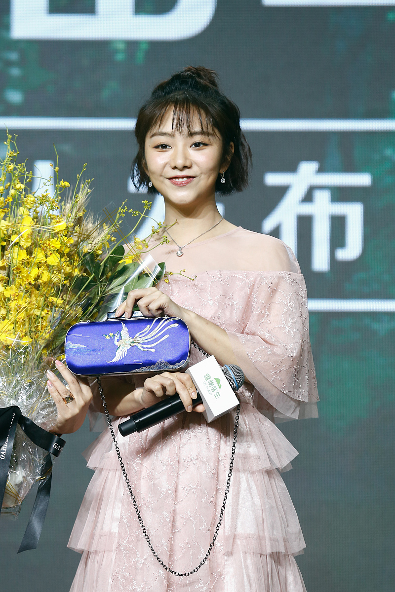 曾主演《旋风少女》《最好的我们》等多部热门剧集,谭松韵的演技