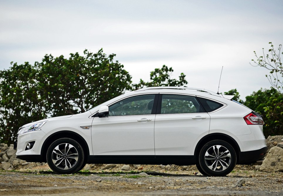 纳智捷u6 turbo 基本型,硬朗的外观,可以让人激发对汽车的喜爱