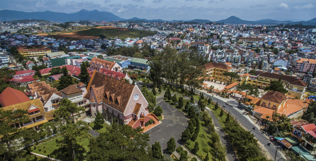 俯瞰大叻全景的绝佳之地—大叻天主教堂dalat cathedral