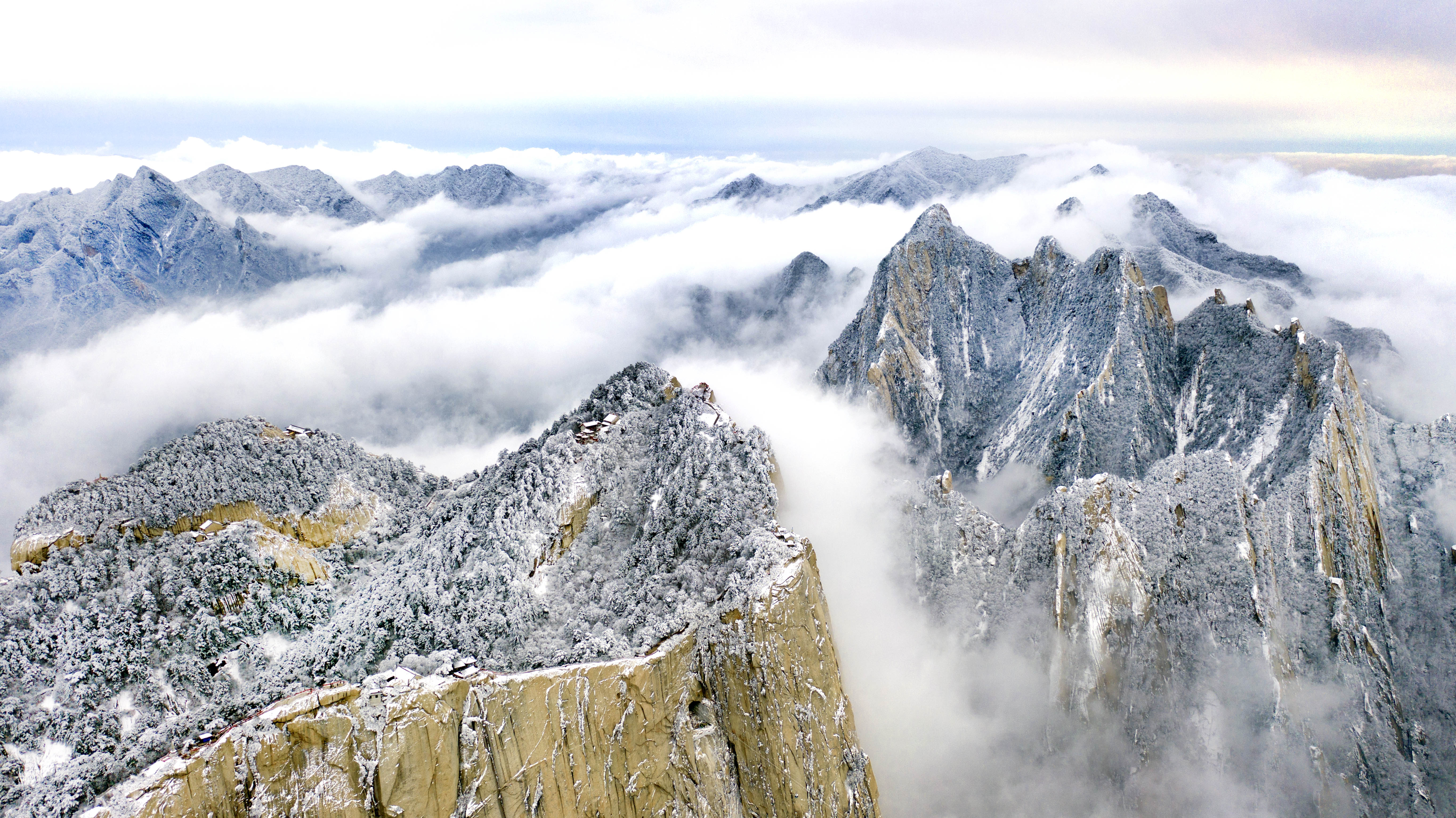 华山雪景天下绝图片