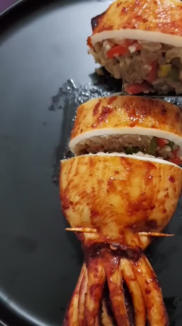 鱿鱼包饭,既解馋又能填饱肚子,一次吃上两条都没问题!