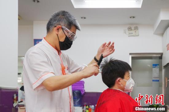 "二月二,剃龙头" 多地理发店营业