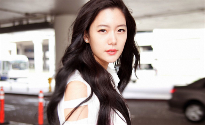 被誉为"亚洲第一女神",喜欢古天乐却不敢表白,33岁还是单身