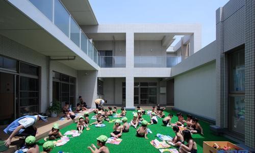 日本幼儿园裸体教育惹议 生病才准穿衣服 网友:老师怎么不一起?